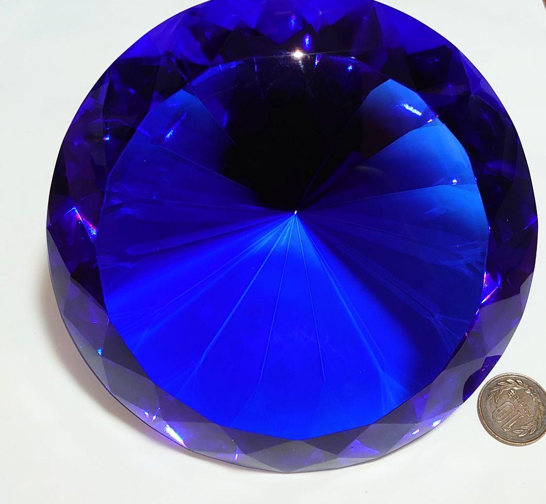 ブルーダイヤモンド大玉水晶(145㎜、重さ1975g)