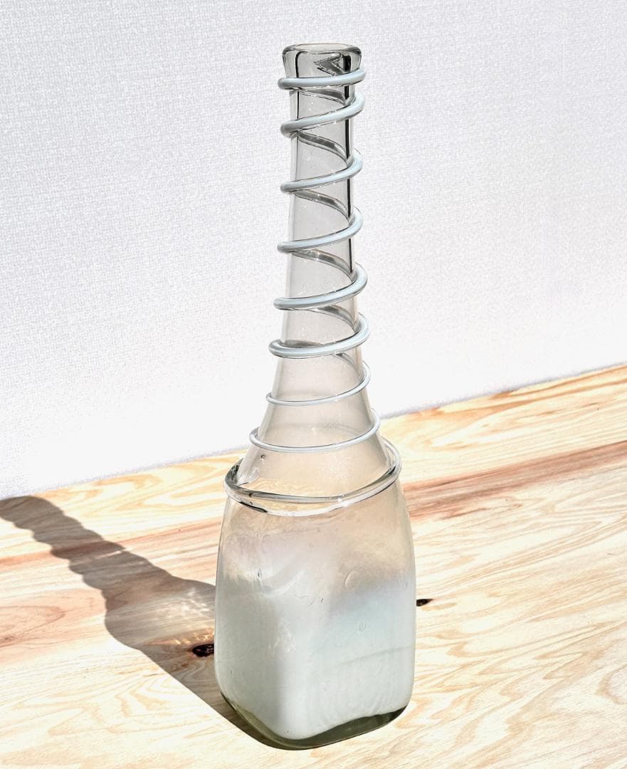 ビンテージ　ガラスボトル　線巻き花瓶　古道具　被せガラス　高さ47.5cm