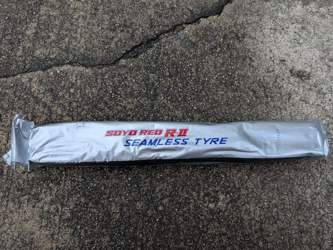 NJS SOYO RED R II シームレスタイヤ