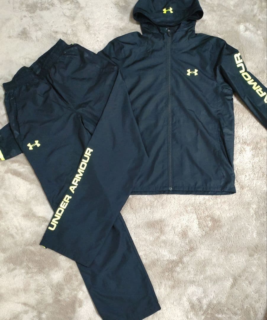 新品同様アンダーアーマーUNDER ARMOUR ジャージセットアップＳＭ