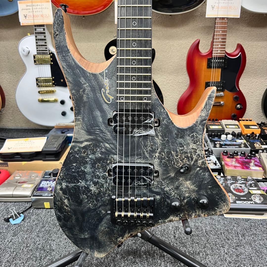 【11132】【新品】 ヘッドレスギター 汎用ケース付 ブラック✕ナチュラル