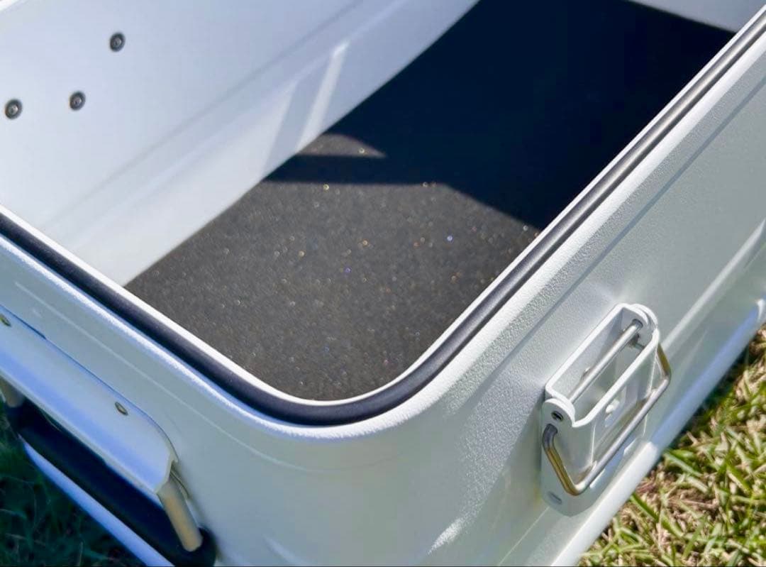 マットホワイト　スタッキング コンテナボックス　30l アウトドア　限定1点