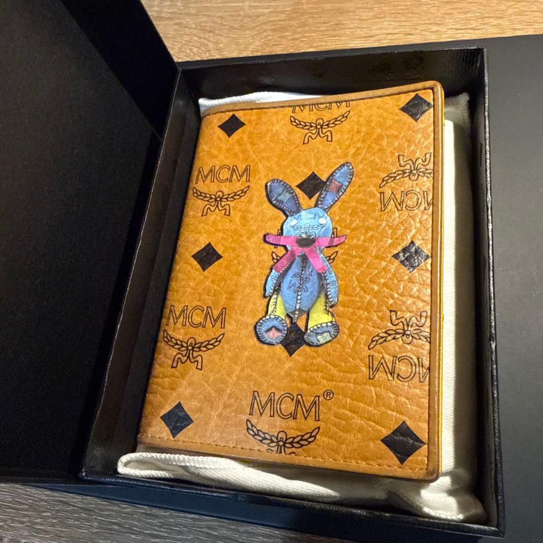 ツキ　MCM ウサギデザイン パスポートケース