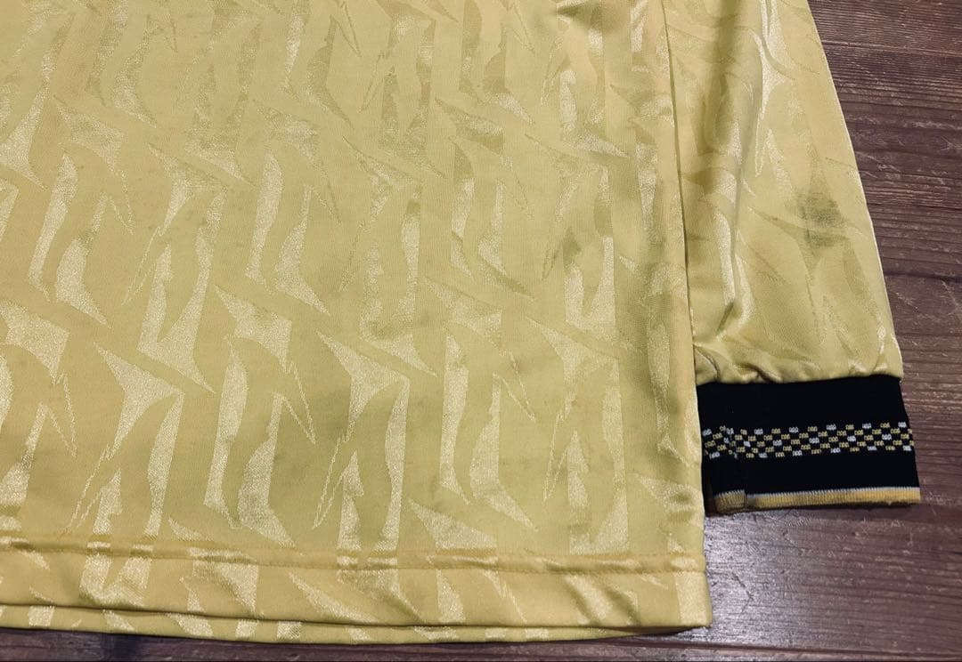 ユニフォーム 古着 90s Bukta バクタ UK製 黄色 Vネック 40