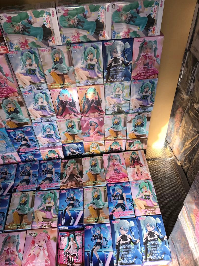 初音ミク　フィギュア　ネオンサイバー　コスモス　リリー　70個