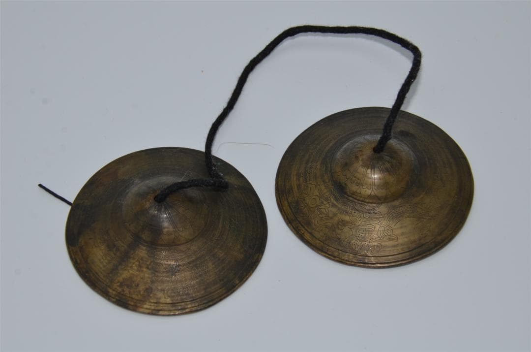 仏具　妙鉢　密教　鳴り物　シンバル　銅鑼　打楽器　仏教美術