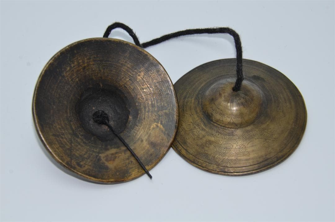 仏具　妙鉢　密教　鳴り物　シンバル　銅鑼　打楽器　仏教美術