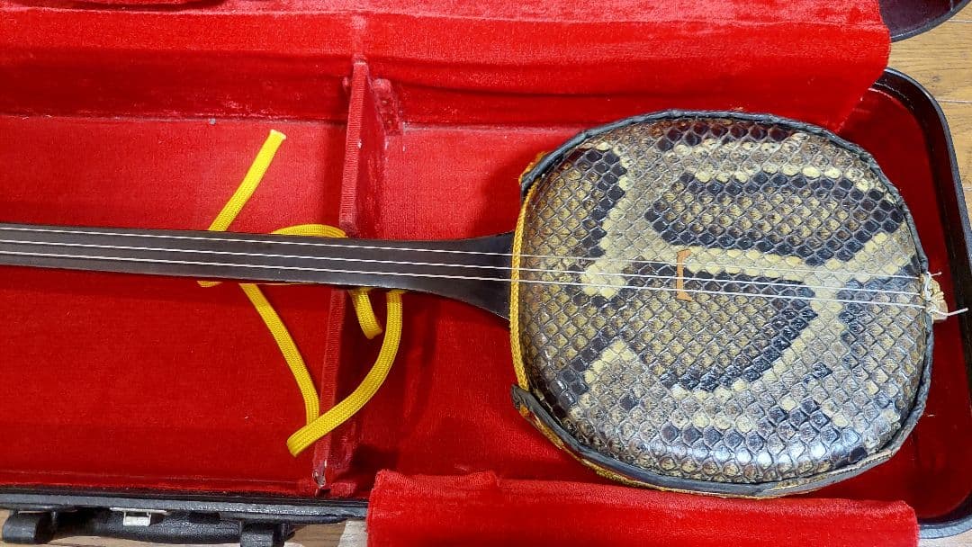 三線 沖縄三線　本体　ハードケース付き　ヴィンテージ三線