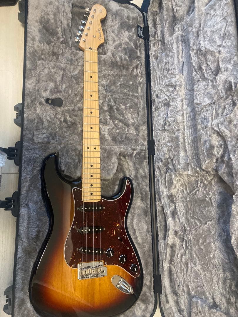 Fender Hybrid II ストラトキャスター　USAピックアップ搭載