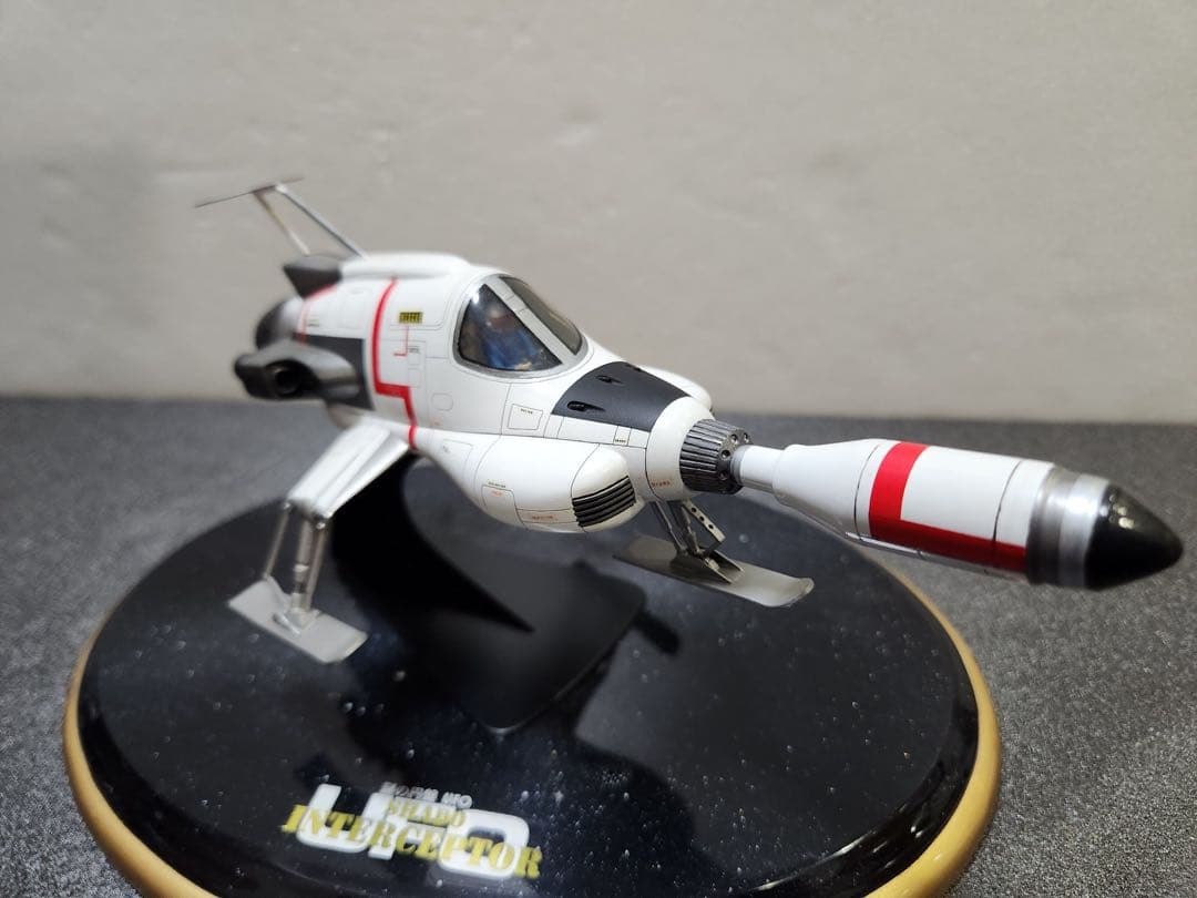 精密再現　謎の円盤UFO 有名モデラー渾身の逸品　インターセプター　べース付属