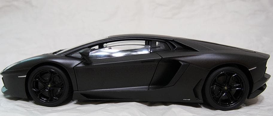 1/18 ランボルギーニ Aventador LP 700-4ミニカー完成品
