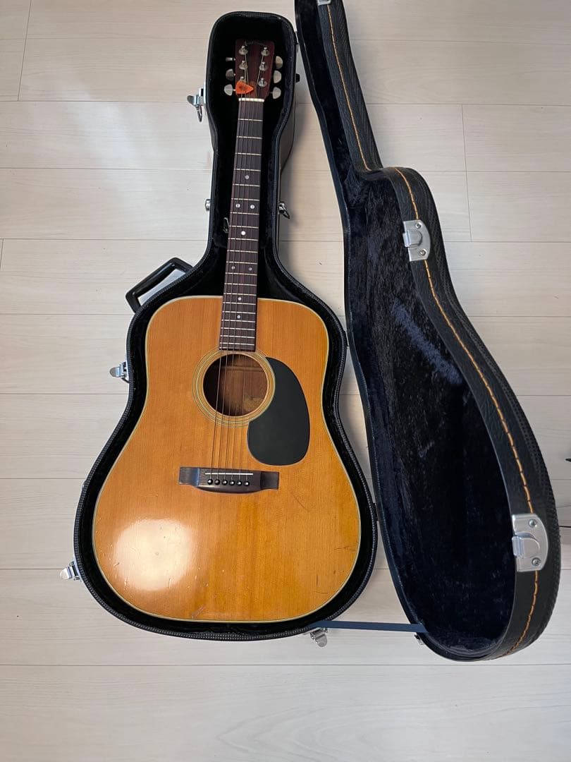 アコースティックギター ハードケース付き　AriaDreadnought
