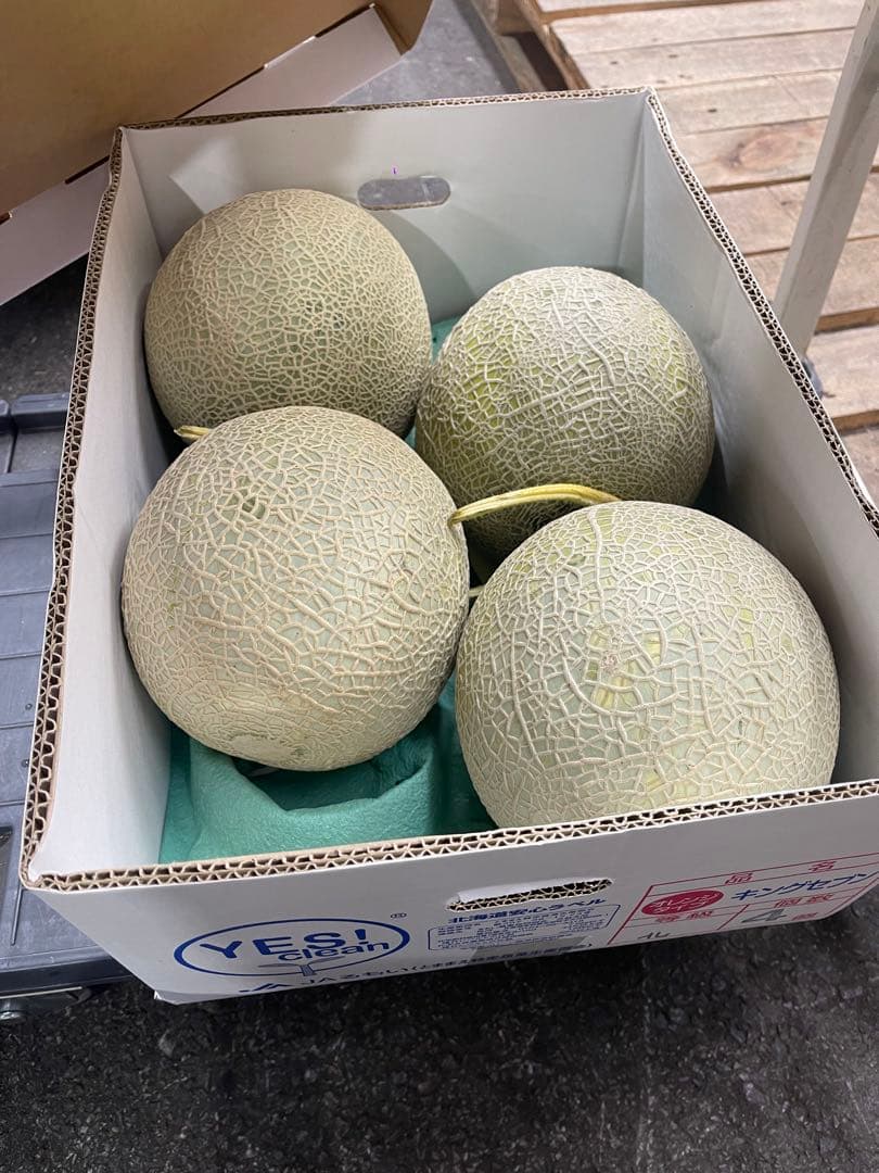 メロン 4-6玉　旬の果物　高級品質　秀