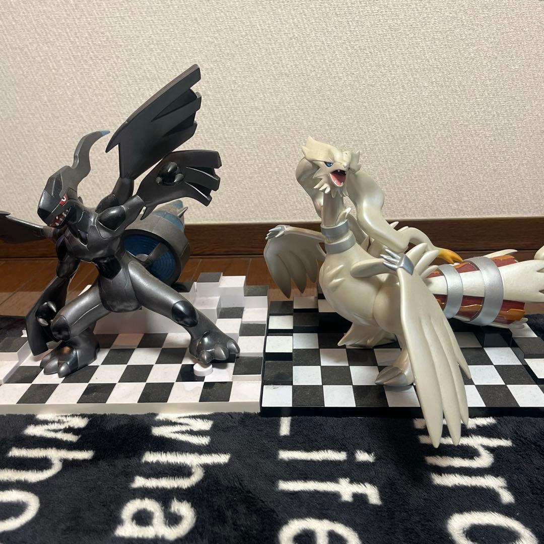 ゼクロム　レシラム　フィギュア