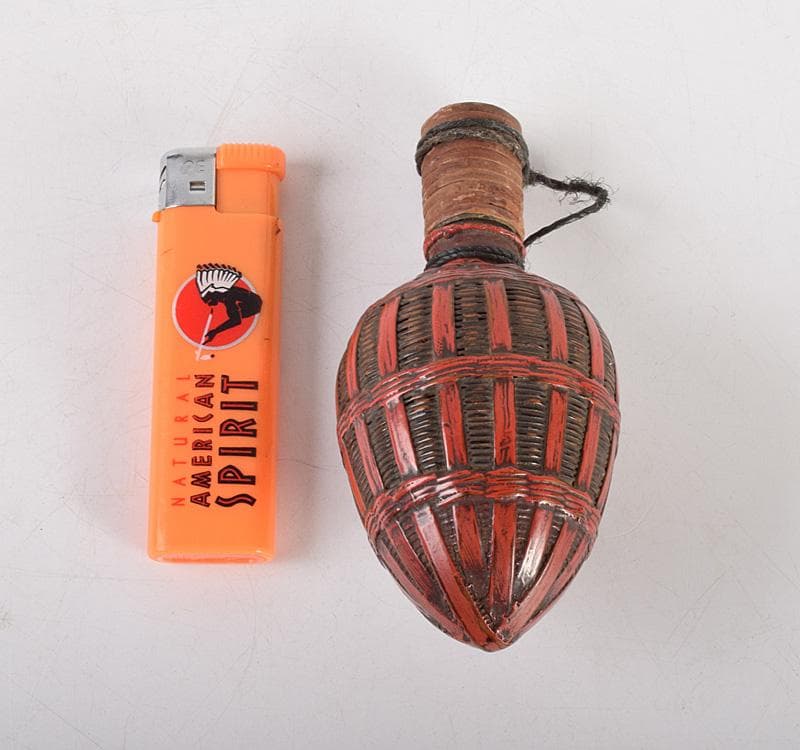 時代提げ物　武具　刀装具　古竹編細工　朱塗根来塗　薬入　火薬入　V　R5002