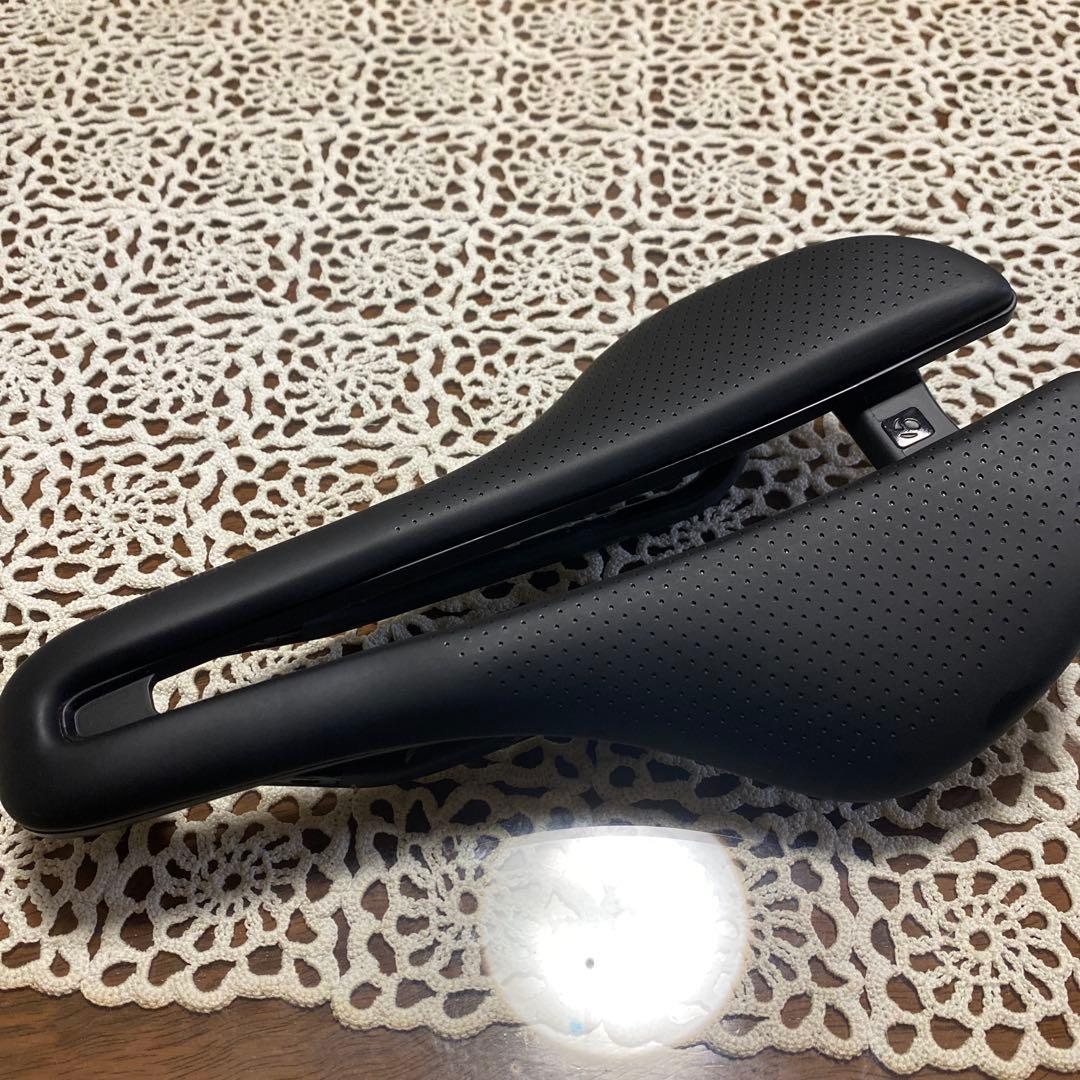 BONTRAGER Aeolus Pro サドル 145mm