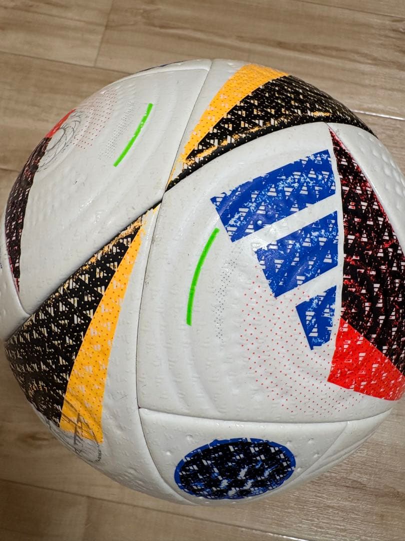 アディダス　EURO2024 公式球　フースバルリーベ