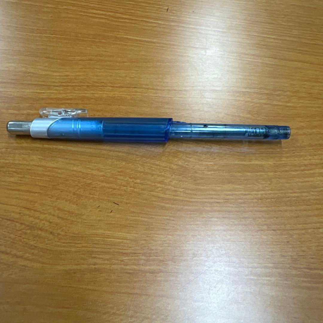 青いクリアボディ シャープペンシル