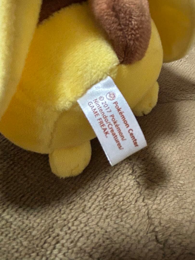 ビクティニのポンチョを着たピカチュウ ぬいぐるみ