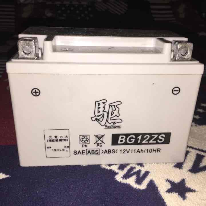 バイクのバッテリー&バッテリーの充電機セット品