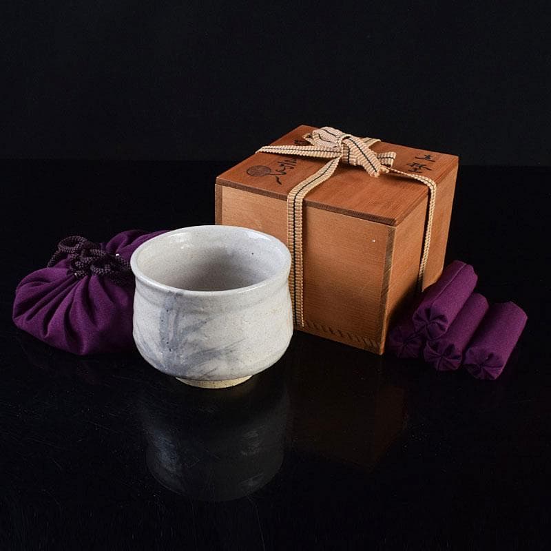 北大路魯山人作　志野焼　草文　茶碗　仕覆付　共箱　M　R9329