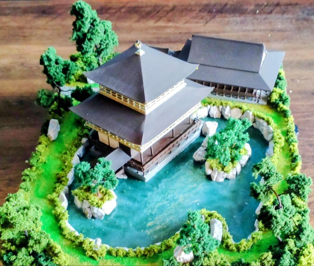 LED照明金付き閣寺ジオラマ　プラスティックケ一ス付き