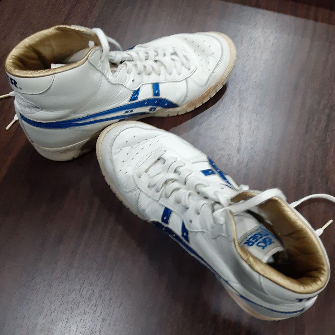 バッシュ