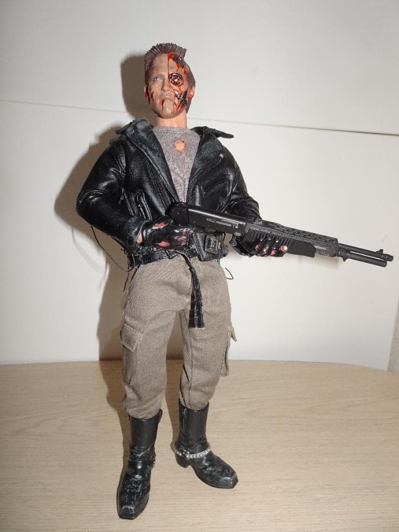 ホットトイズ ターミネーターT800バトルダメージ1/6 フィギュアMMS238