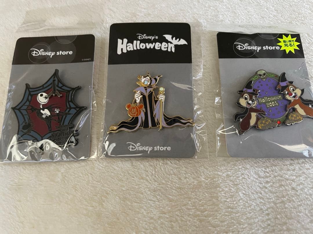 レア　ディズニーストア　ハロウィンピンバッジ　3点セット