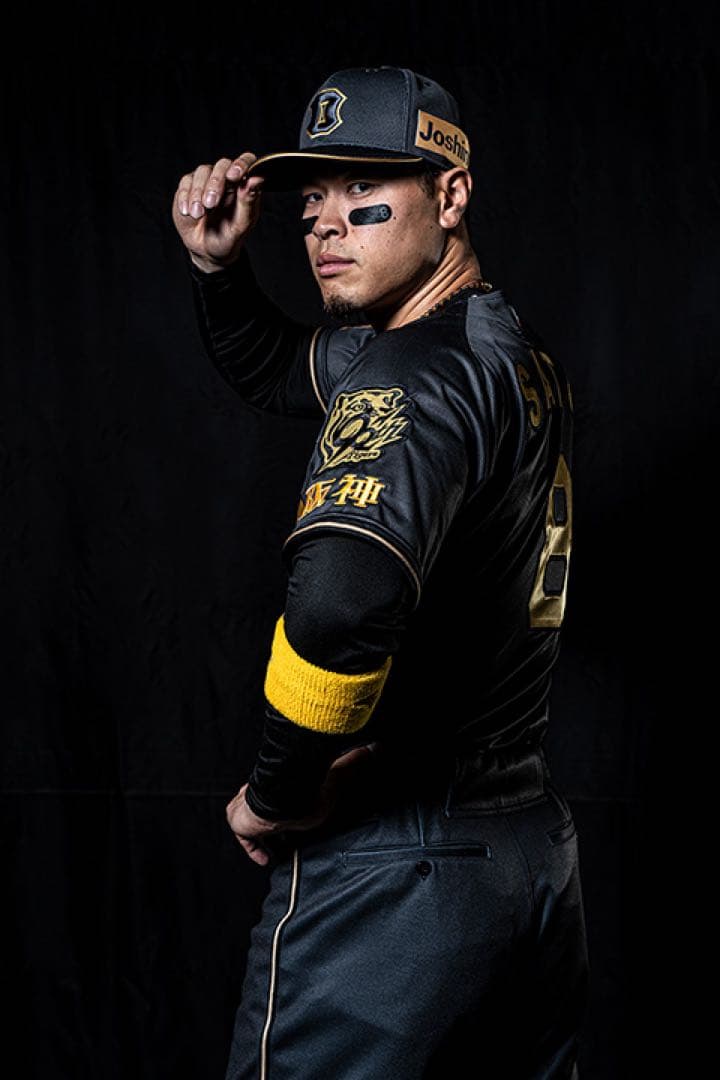 阪神タイガース 佐藤輝明 ブラックダイナマイトユニフォーム 黒ユニ L 新品