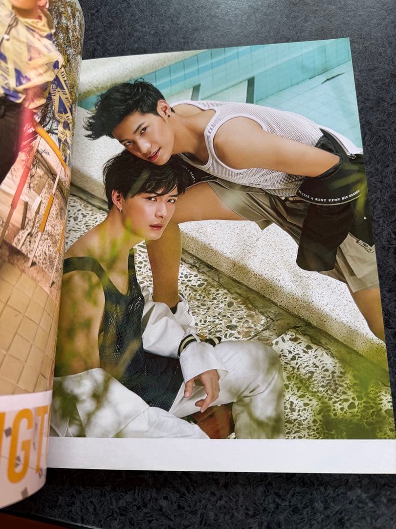 Kristsingto 表紙 タイ雑誌 KAZZ