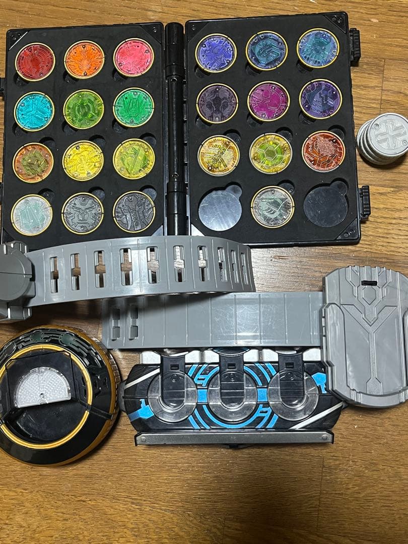 DX仮面ライダーオーズセット、メダガブリュ、タジャスピナ、メダジャリバ、バッタ缶