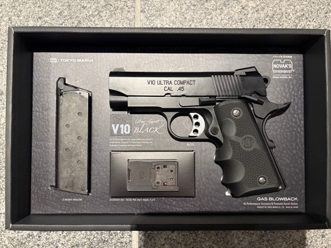 東京マルイ V10 ULTRACOMPACT ブラック シルバーマガジン付き