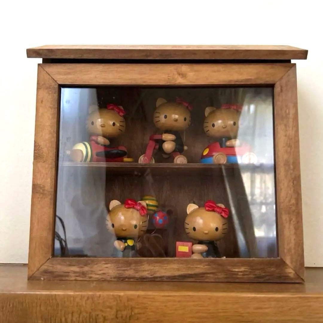 HELLO KITTY ＊木製BOX・人形５個セット＊