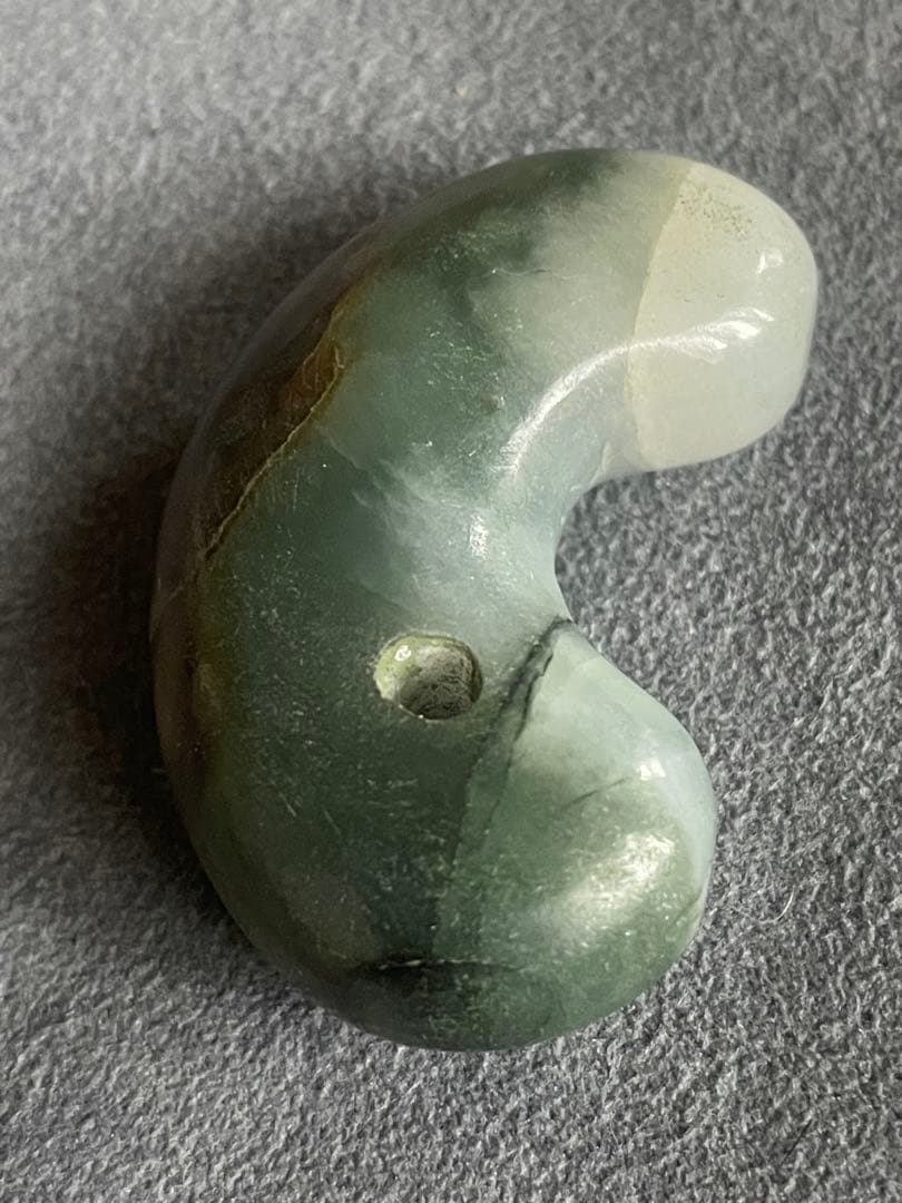古墳時代　勾玉　硬玉　翡翠　瑪瑙　出土品31g