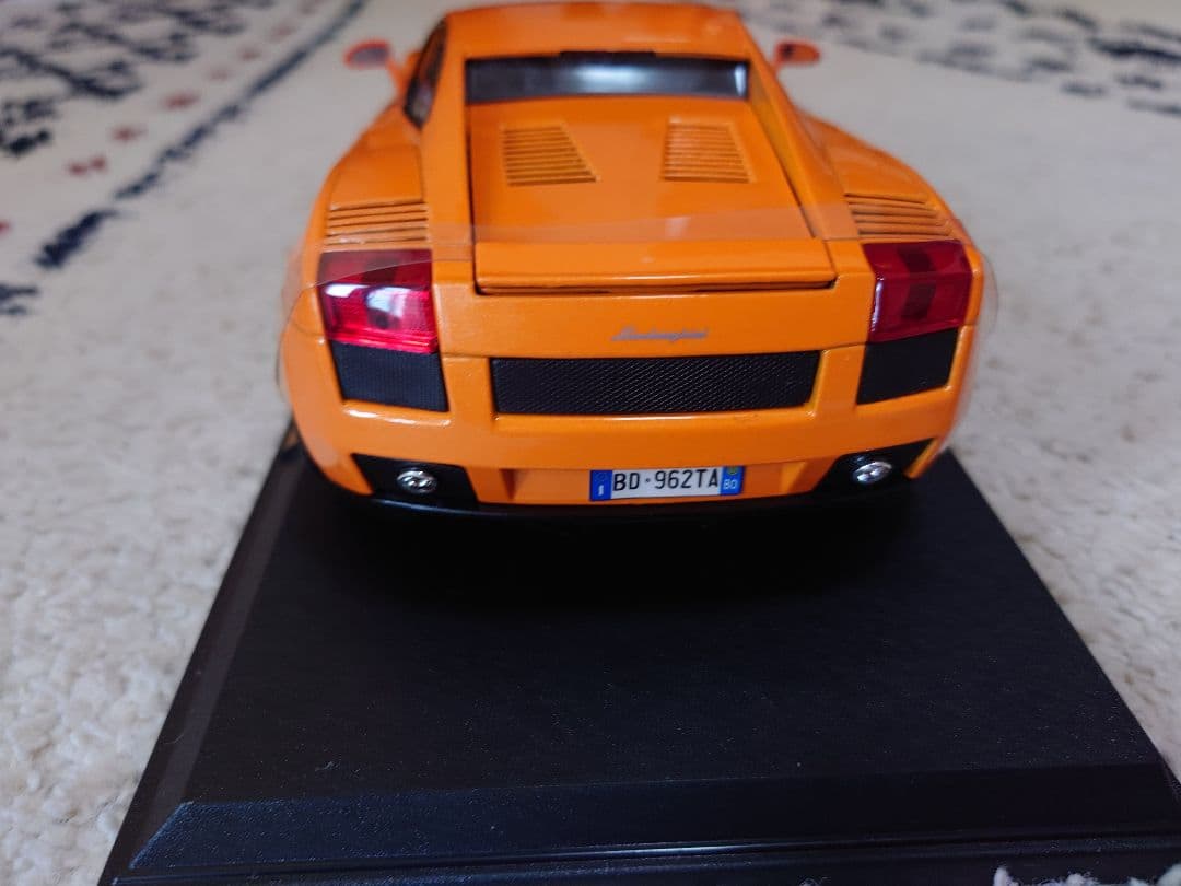 美品　マイスト　ランボルギーニ ガヤルド　1/18 箱付　maisto　オレンジ