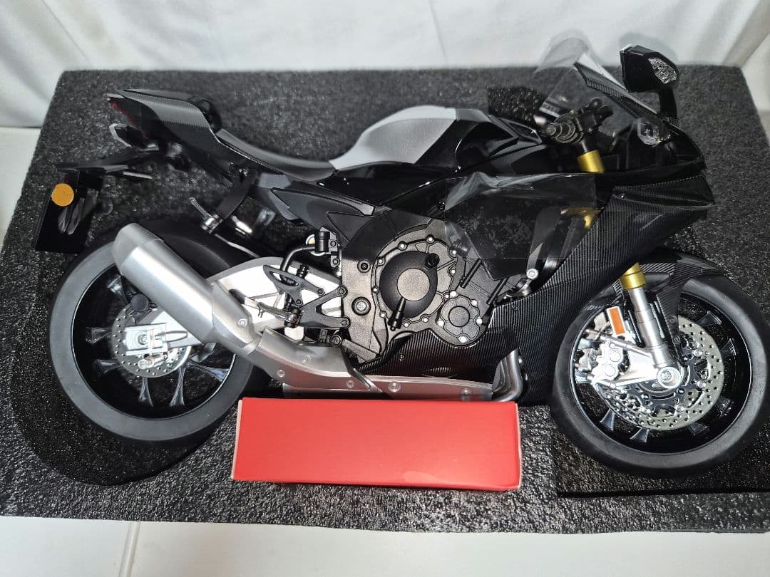 ヤマハ　YZF-R1M 超BIG1/6サイズ