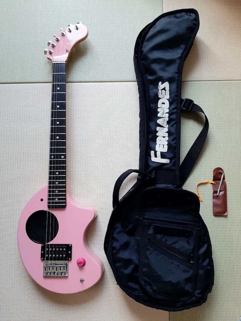 フェルナンデスZO-3 ピンク エレキギター スピーカー内蔵