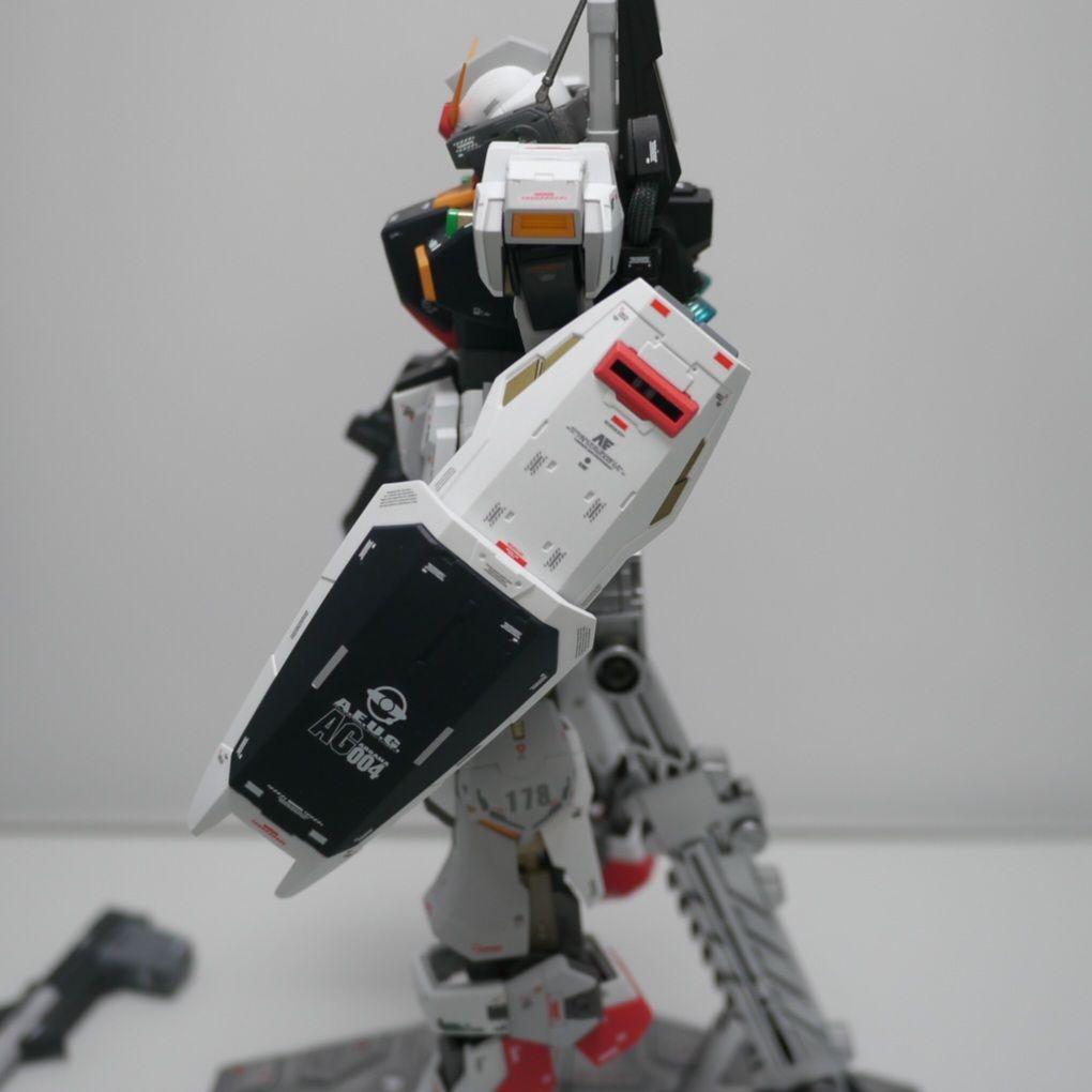 バンダイ RG ガンダムマークIIエゥーゴ仕様 塗装 完成品 ガンプラ