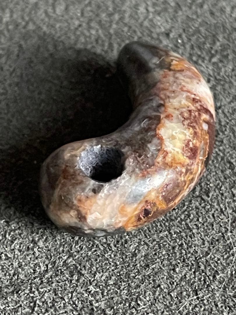弥生〜古墳時代勾玉　変成岩？
