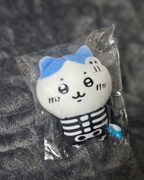 ちいかわ 仮装…ってこと！？なぷちミニマスコット ハチワレ ガイコツ
