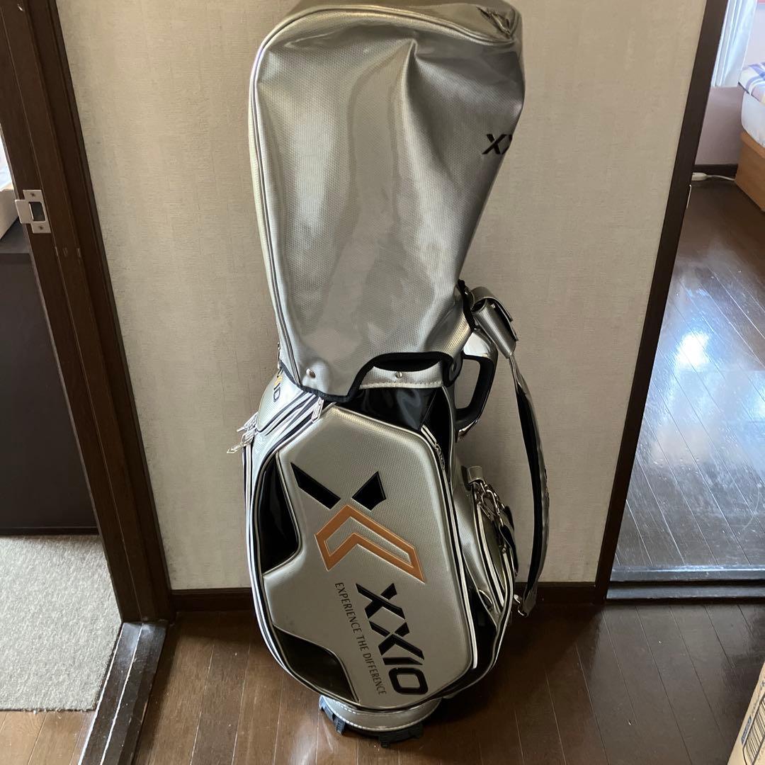 キャディバッグ　XXIO シルバー
