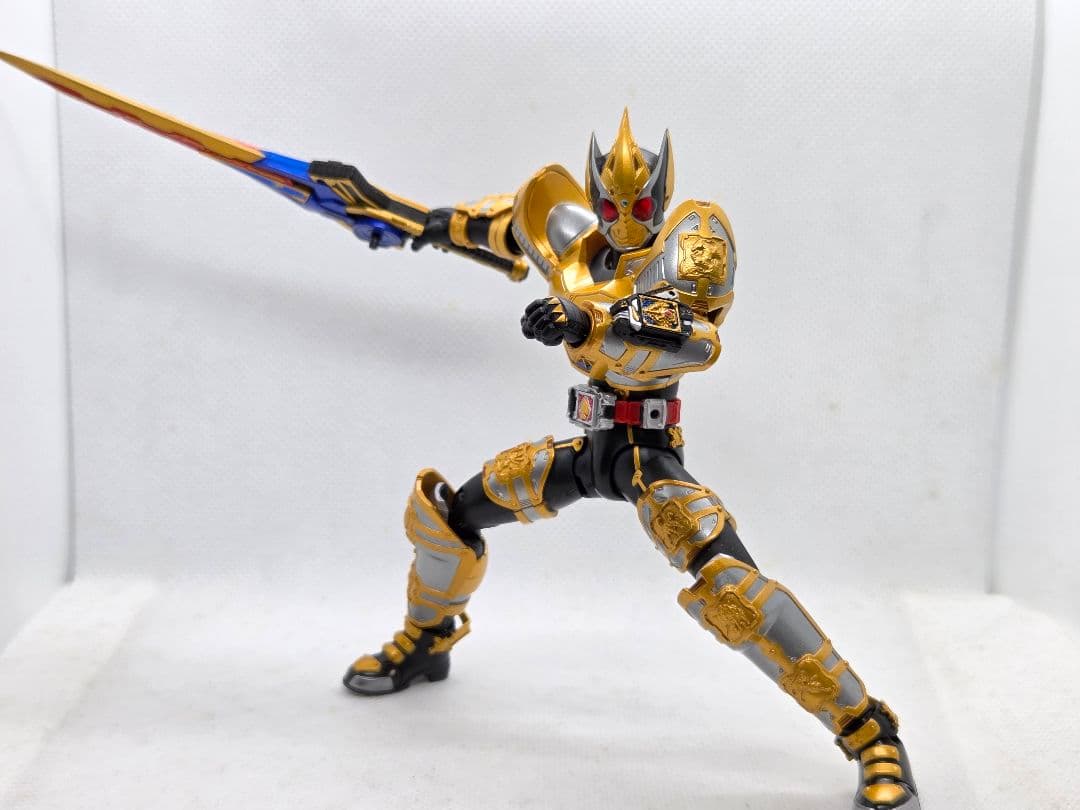 フィギュアーツ 仮面ライダーブレイド キングフォーム