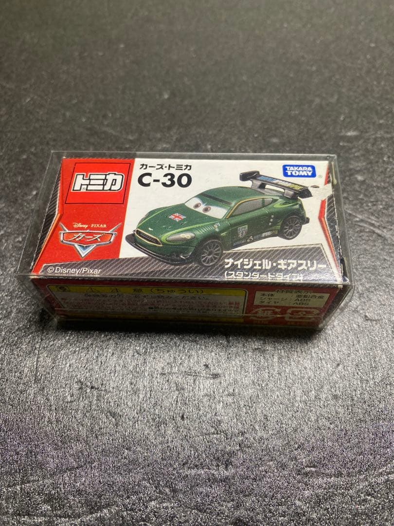 カーズ　トミカ　廃盤品　新品未使用品　ナイジェル　ギアスリー　スタンダードタイプ