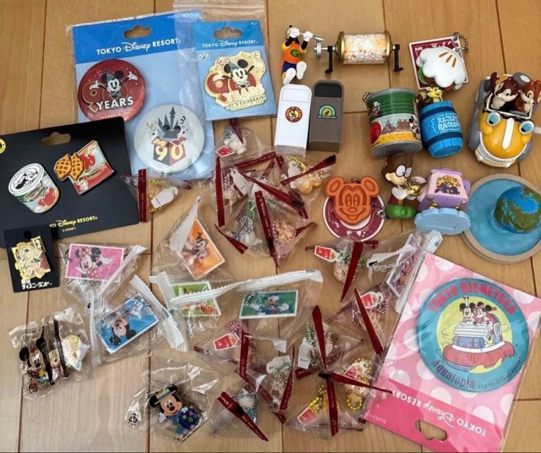 ディズニー　ロジャーラビット　チップ　デール　ミニチュアフィギュア　ピンバッジ