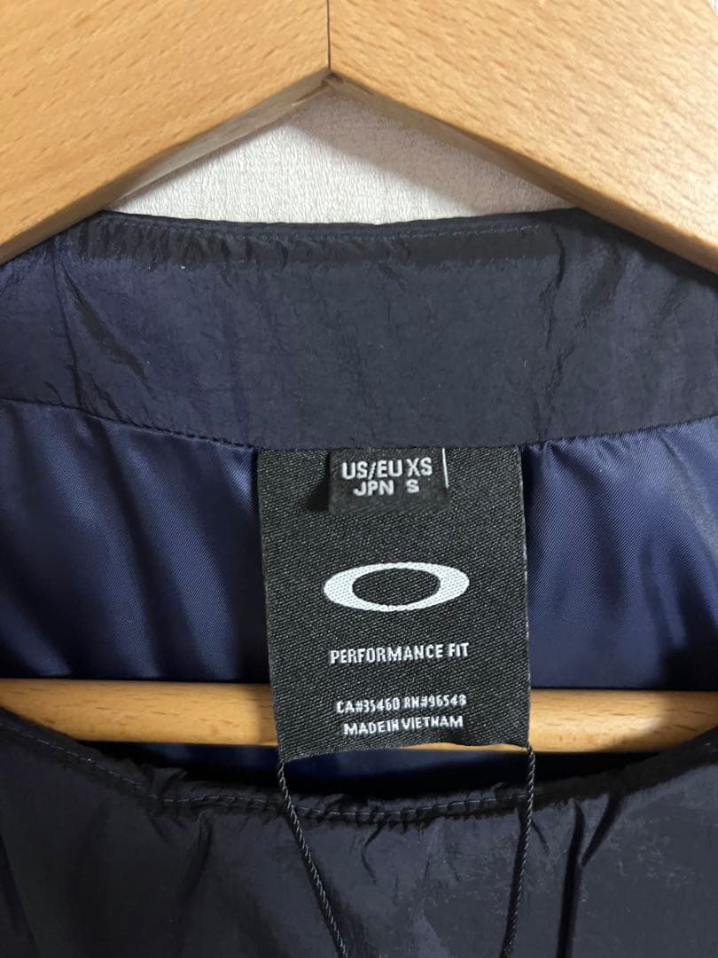 新品　ゴルフ　S オークリー 中綿ベスト ネイビー　撥水 軽量 保温　ダウン風