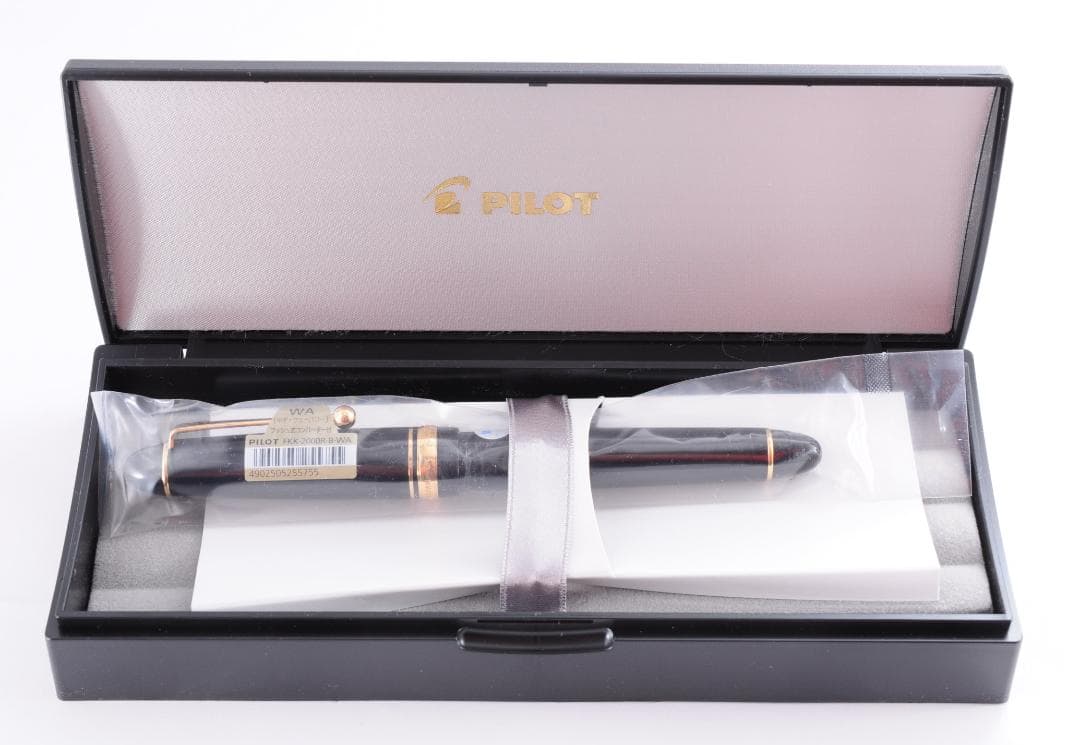 PILOT万年筆　カスタム742　ペン種：14K 10号 WA／軸色：ブラック