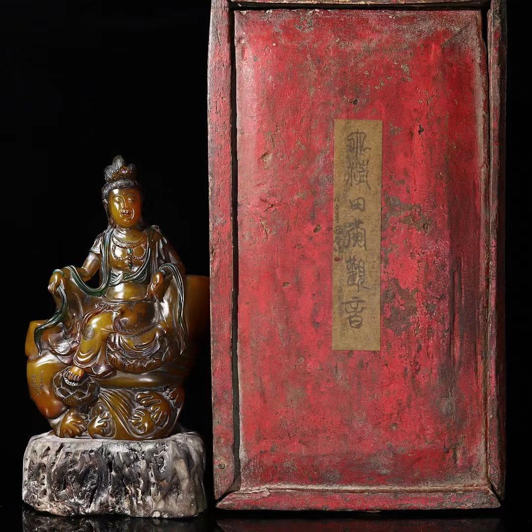 中国古美術・旧蔵寿山石田黄【観音赐福】像飾り・観音仏像 ・箱付・手彫り・聚財置物
