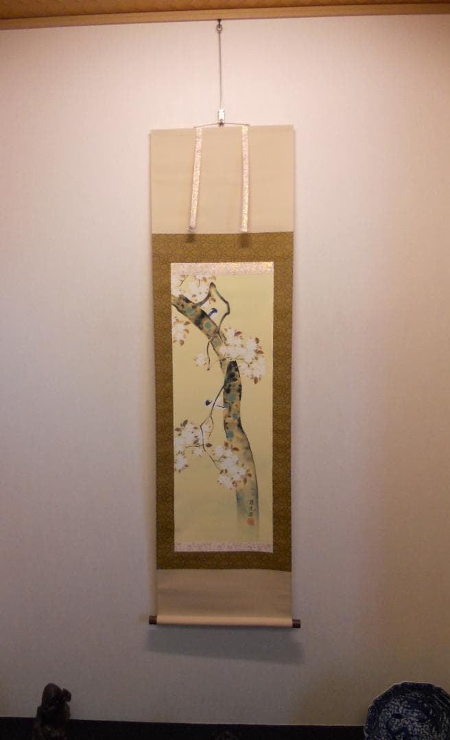 掛け軸 永縄雅光 桜に大瑠璃 絹本 希少 軸装 茶道具 掛軸 美品 です。