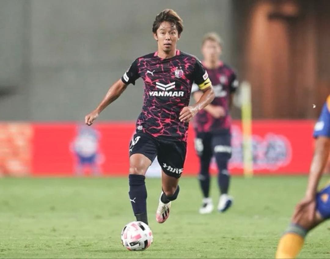 ♦︎新品サイン入り♦︎10清武Lサイズセレッソ大阪リミテッドユニフォーム